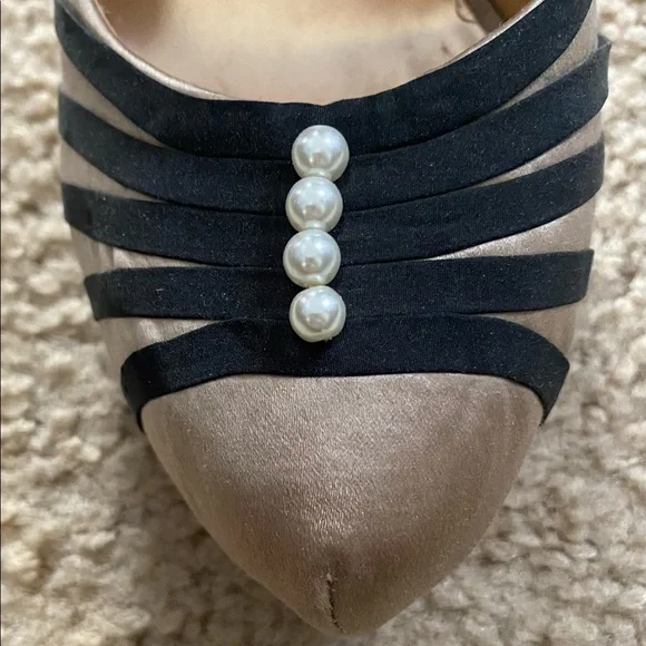 *Gorgeous* Badgley Mischka pumps - Picture 3 of 5